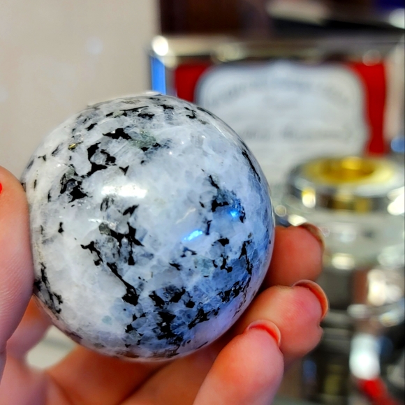 Rainbow Moonstone 🌈 - Picture 2 of 3